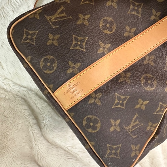 Louis Vuitton Keepall Bandoulière 50 - Picture 11 of 16